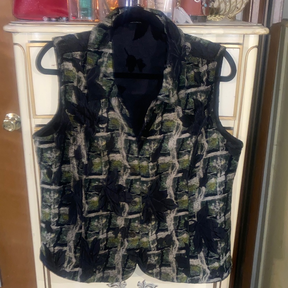 Vintage 90s Reversi Textured Floral Appliqué Sleeveless Vest in Black and Olive - Picture 2 of 10